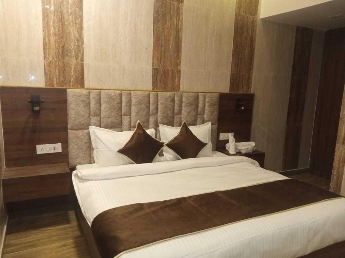 Oyo Mmc Hotel And Restaurant Meerut Exterior photo