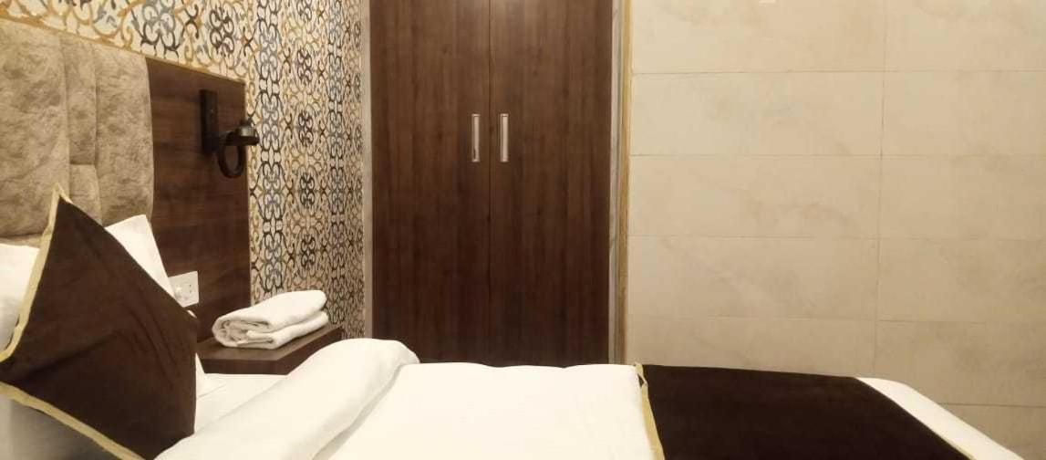 Oyo Mmc Hotel And Restaurant Meerut Exterior photo